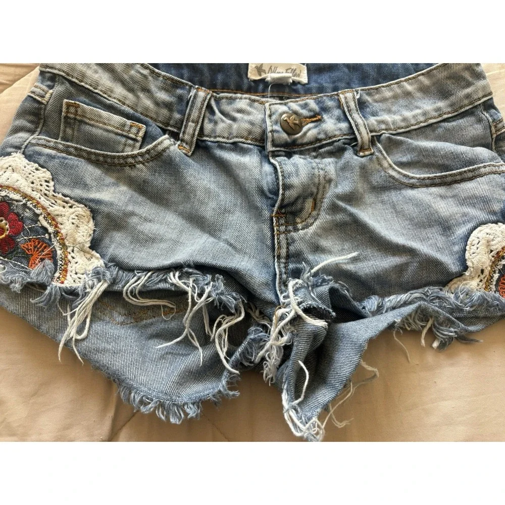 Others Follow Denim Cut Off Booty Floral Embroidered‎ Crochet Shorts Size 25